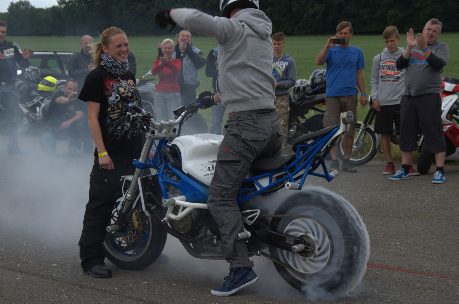 MOTORKÁŘKÝ SRAZ MOTOSRAZ PRASEK 2017 A MOTOSALON